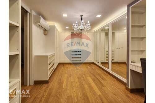 Luxurious Pet Friendly 3 Bedroom Condo with Easy BTS Access in Phra Khanong