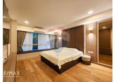 Luxurious Pet Friendly 3 Bedroom Condo with Easy BTS Access in Phra Khanong