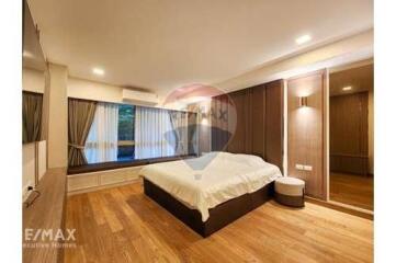 Luxurious Pet Friendly 3 Bedroom Condo with Easy BTS Access in Phra Khanong