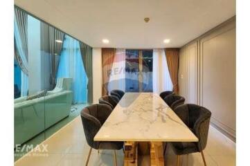 Luxurious Pet Friendly 3 Bedroom Condo with Easy BTS Access in Phra Khanong