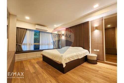 Luxurious Pet Friendly 3 Bedroom Condo with Easy BTS Access in Phra Khanong