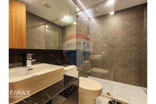 Luxurious Pet Friendly 3 Bedroom Condo with Easy BTS Access in Phra Khanong