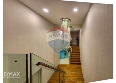 Luxurious Pet Friendly 3 Bedroom Condo with Easy BTS Access in Phra Khanong