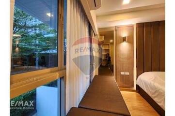 Luxurious Pet Friendly 3 Bedroom Condo with Easy BTS Access in Phra Khanong