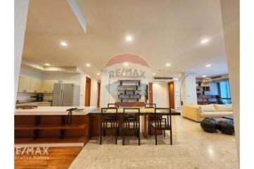 Pet-friendly 3 Bed Condo with BTS Phra Khanong 6 Mins Walk