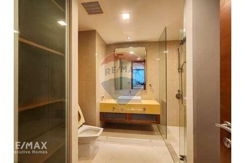 Pet-friendly 3 Bed Condo with BTS Phra Khanong 6 Mins Walk