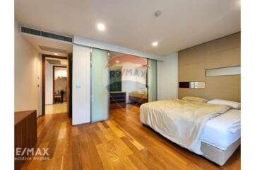 Pet-friendly 3 Bed Condo with BTS Phra Khanong 6 Mins Walk