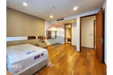 Pet-friendly 3 Bed Condo with BTS Phra Khanong 6 Mins Walk