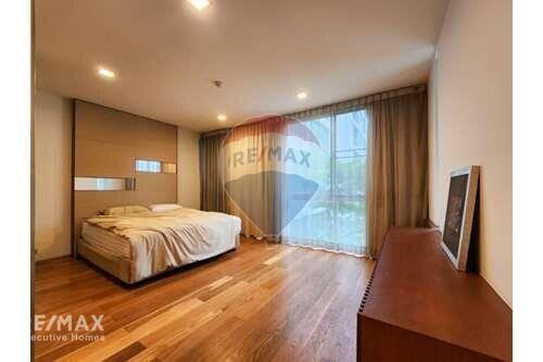 Pet-friendly 3 Bed Condo with BTS Phra Khanong 6 Mins Walk