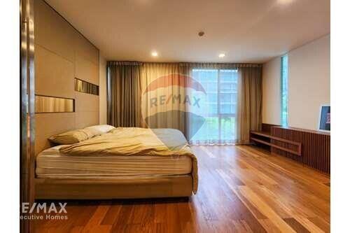 Pet-friendly 3 Bed Condo with BTS Phra Khanong 6 Mins Walk