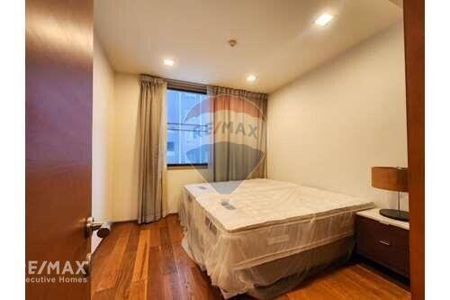 Pet-friendly 3 Bed Condo with BTS Phra Khanong 6 Mins Walk