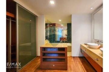 Pet-friendly 3 Bed Condo with BTS Phra Khanong 6 Mins Walk