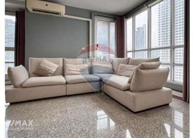 Modern 2 Bedroom Corner Condo with Proximity to BTS Phaya Thai - Unbeatable Price!