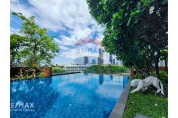 Pet-friendly Oasis with 3 Bedrooms, 7 Mins Walk to BTS Ekkamai