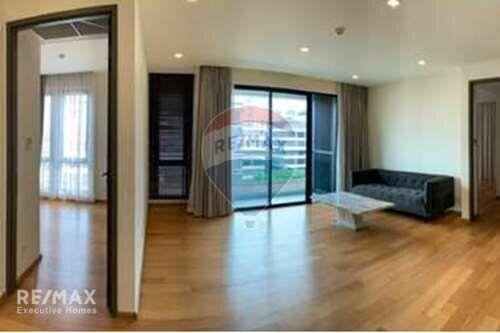 Spacious 3 Bedroom Condo with Proximity to BTS Ekamai - For Rent