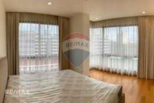 Spacious 3 Bedroom Condo with Proximity to BTS Ekamai - For Rent