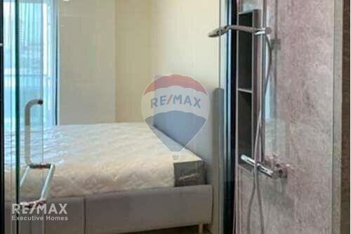 Spacious 3 Bedroom Condo with Proximity to BTS Ekamai - For Rent