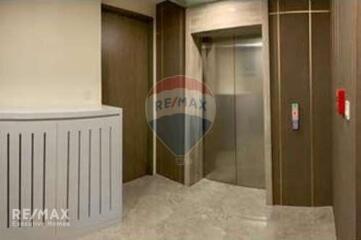 Spacious 3 Bedroom Condo with Proximity to BTS Ekamai - For Rent