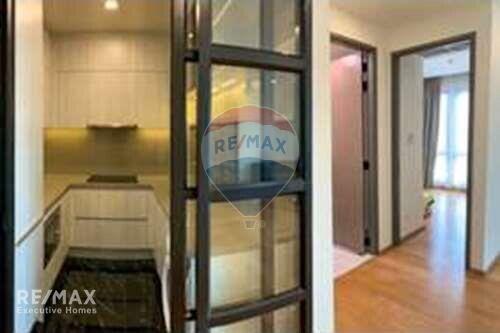 Spacious 3 Bedroom Condo with Proximity to BTS Ekamai - For Rent