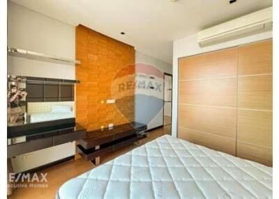 Pet-Friendly 3 Bedroom Condo with Easy Access to Thonglor BTS and Ekkamai, 7 Mins Walk