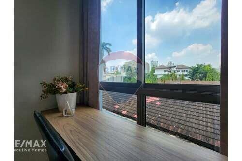 Pet-friendly 2 Bedroom Condo near Thonglor BTS - Prime Location