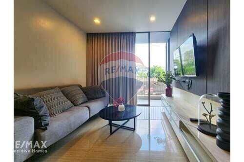 Pet-friendly 2 Bedroom Condo near Thonglor BTS - Prime Location