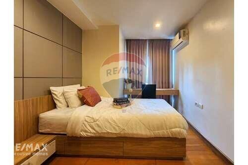 Pet-friendly 2 Bedroom Condo near Thonglor BTS - Prime Location