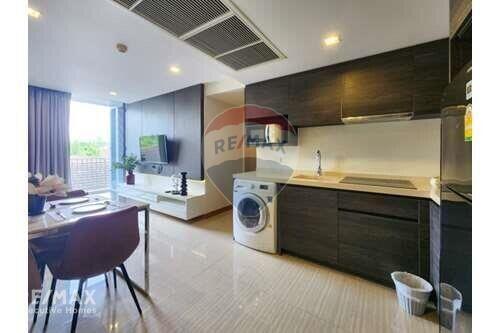 Pet-friendly 2 Bedroom Condo near Thonglor BTS - Prime Location