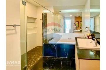 Spacious 2 Bed Condo with Easy BTS Access near Sathorn and Chong Nonsi