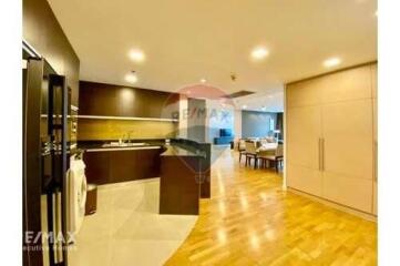 Spacious 2 Bed Condo with Easy BTS Access near Sathorn and Chong Nonsi