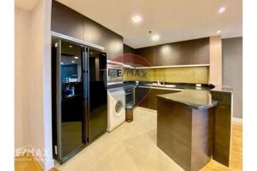 Spacious 2 Bed Condo with Easy BTS Access near Sathorn and Chong Nonsi