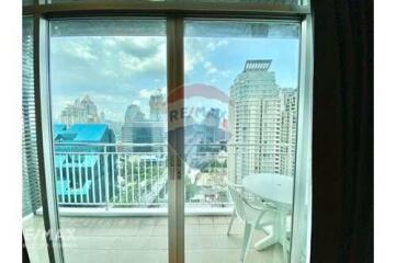 Spacious 2 Bed Condo with Easy BTS Access near Sathorn and Chong Nonsi