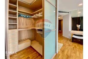 Spacious 2 Bed Condo with Easy BTS Access near Sathorn and Chong Nonsi