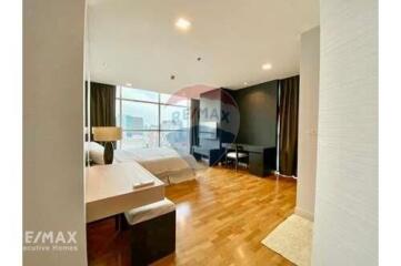 Spacious 2 Bed Condo with Easy BTS Access near Sathorn and Chong Nonsi