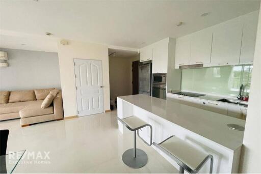 Modern Condo for Rent: The Rise 39, 10 Mins Walk to BTS Phrom Phong