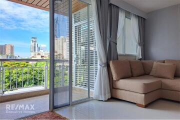 Modern Condo for Rent: The Rise 39, 10 Mins Walk to BTS Phrom Phong