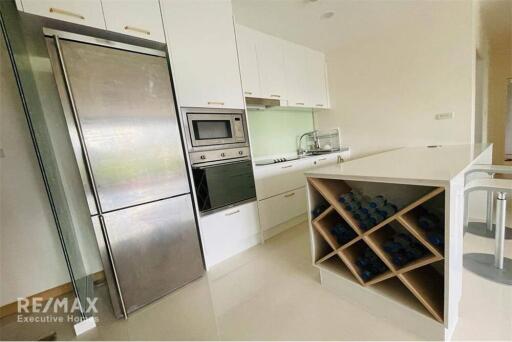 Modern Condo for Rent: The Rise 39, 10 Mins Walk to BTS Phrom Phong