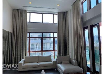 Luxurious Condo for Rent at The Crest Ruamrudee with BTS Ploenchit Access