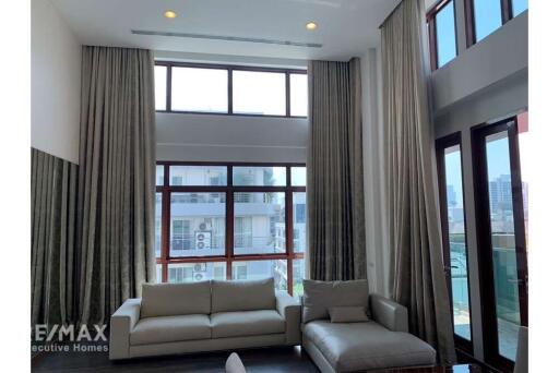 Luxurious Condo for Rent at The Crest Ruamrudee with BTS Ploenchit Access