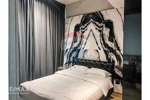 1 Bed 1 Bath Condo in Asoke for Sale  MRT Phetchaburi 4 Mins Walk