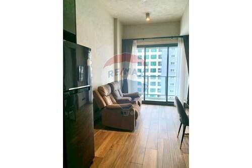 1 Bed 1 Bath Condo in Asoke for Sale  MRT Phetchaburi 4 Mins Walk