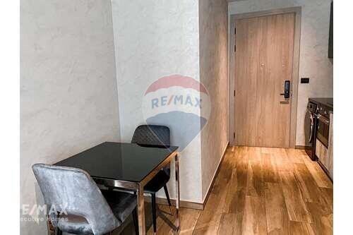 1 Bed 1 Bath Condo in Asoke for Sale  MRT Phetchaburi 4 Mins Walk