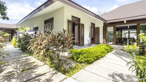 Exterior view of a modern house with garden