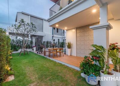 Brand new pool villa in the hear of Pattaya City, Close to international school.