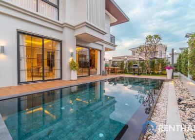 Brand new pool villa in the hear of Pattaya City, Close to international school.