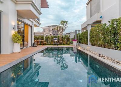 Brand new pool villa in the hear of Pattaya City, Close to international school.