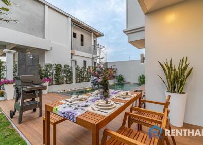 Brand new pool villa in the hear of Pattaya City, Close to international school.