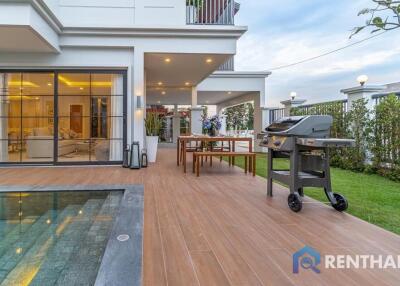 Brand new pool villa in the hear of Pattaya City, Close to international school.