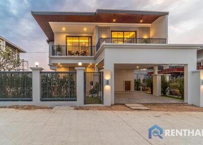 Brand new pool villa in the hear of Pattaya City, Close to international school.