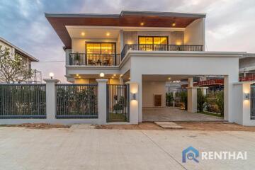 Brand new pool villa in the hear of Pattaya City, Close to international school.